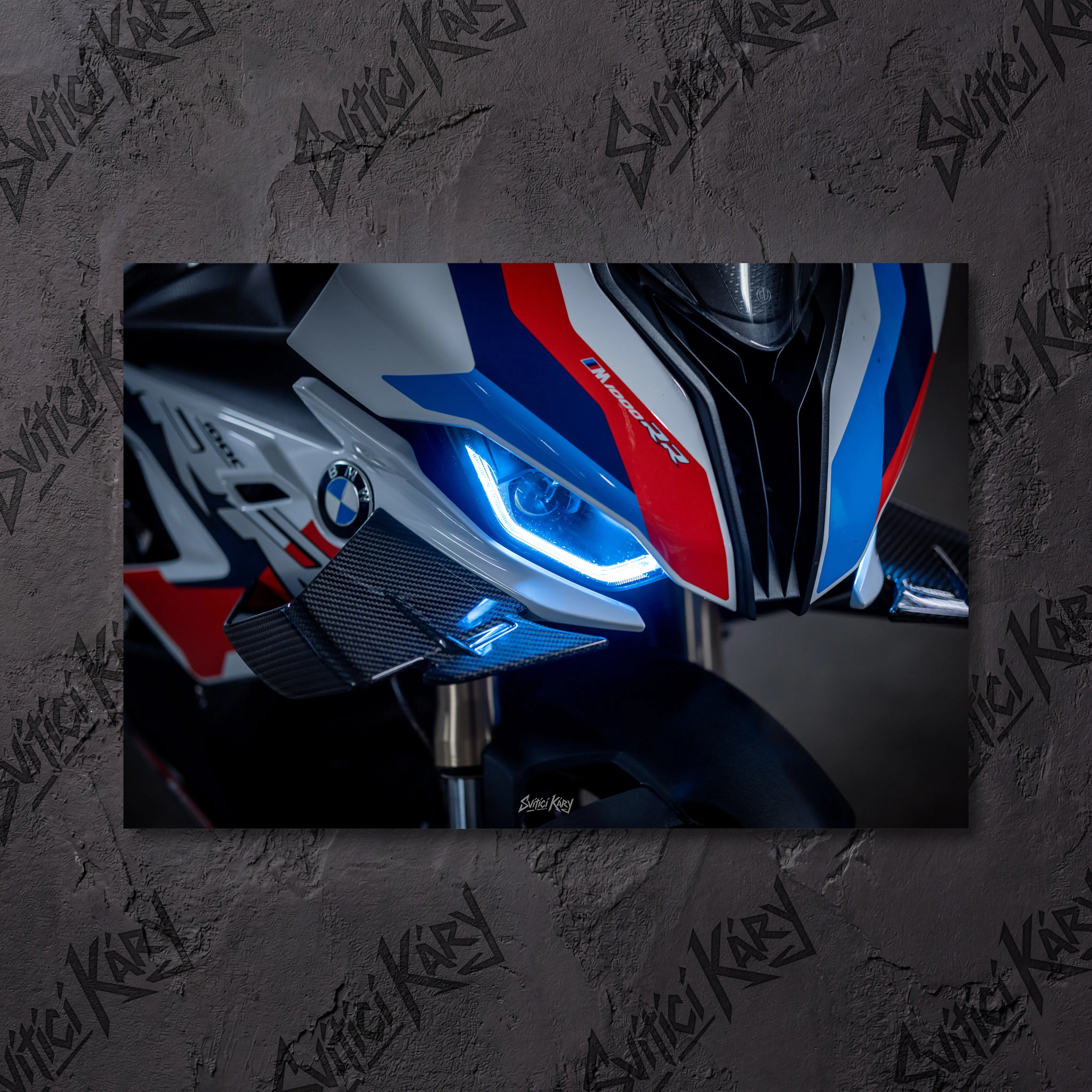 BMW M1000RR – Exkluzivní LED Podsvícený Obraz | Wall Art