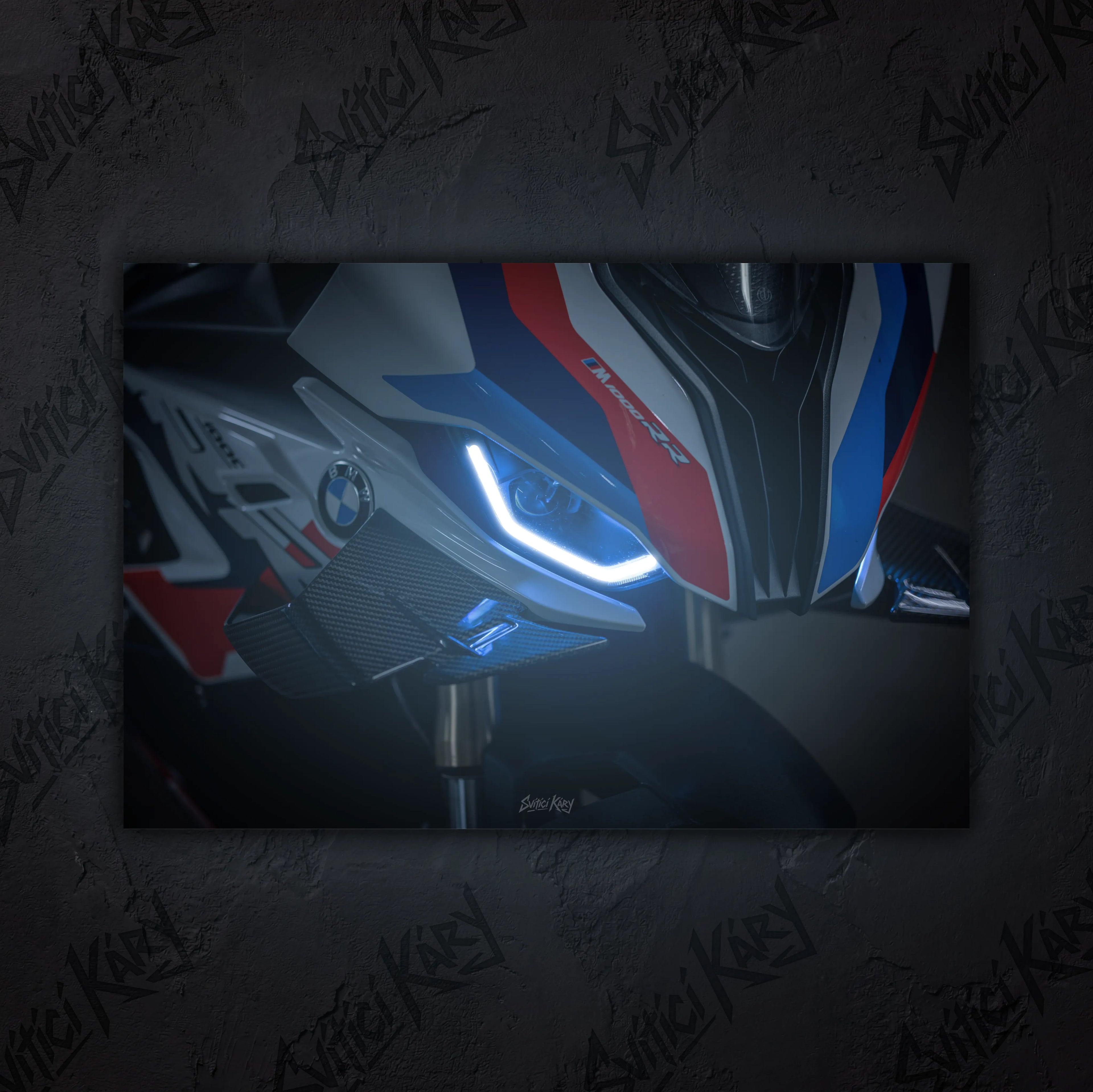 BMW M1000RR – Exkluzivní LED Podsvícený Obraz | Wall Art